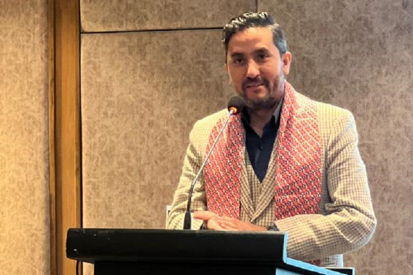 नेपाललाई युग सुहाउँदो सरकार चाहिएको छ : मन्त्री खरेल